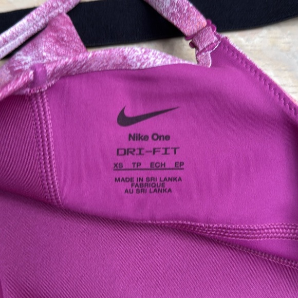 NIKE 🔥 ONE DRI FIT Convertible sport Bra and NIKE Running waist pocket - Picture 7 of 8